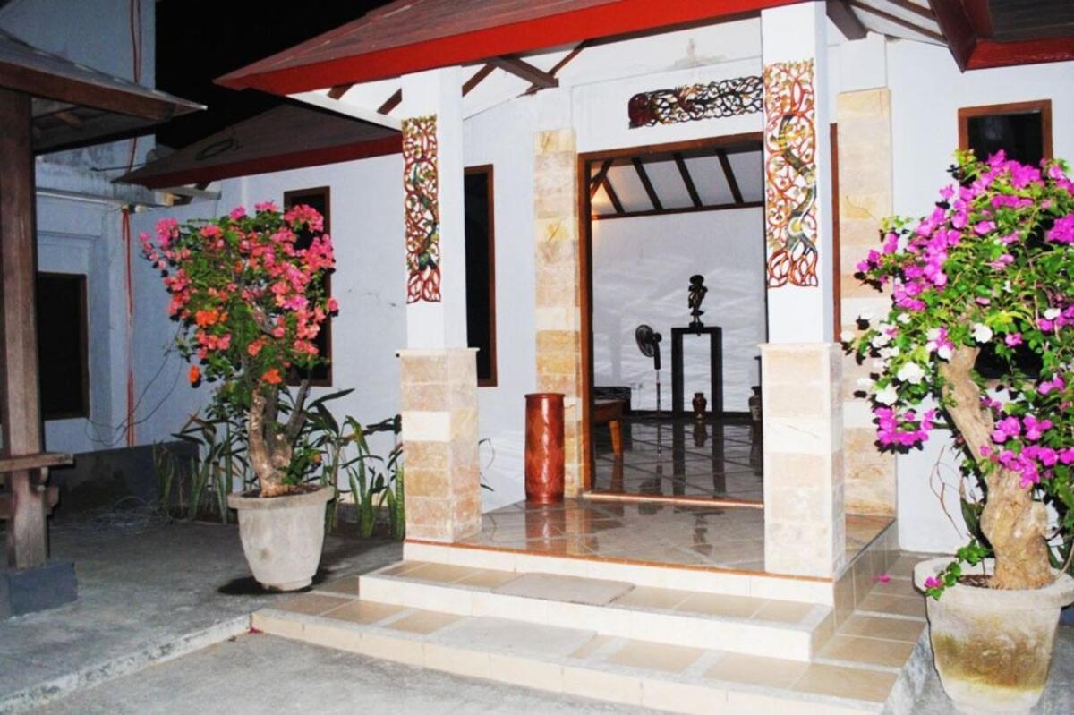 Lombok Beach Hotel Montongbuwoh Buitenkant foto