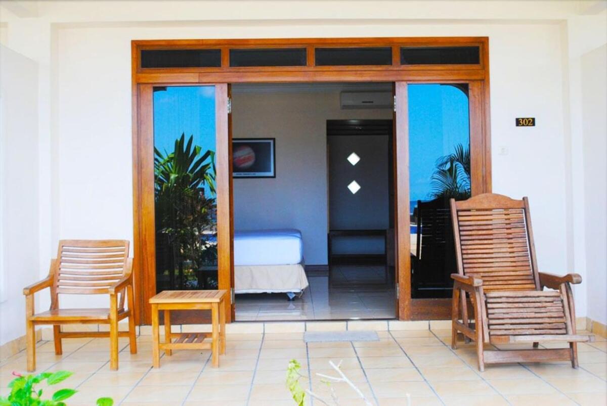 Lombok Beach Hotel Montongbuwoh Buitenkant foto