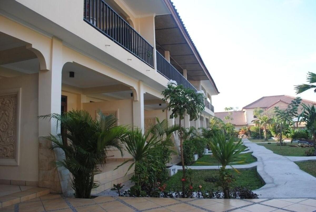 Lombok Beach Hotel Montongbuwoh Buitenkant foto